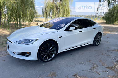 Ліфтбек Tesla Model S 2017 в Миколаєві