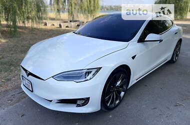 Ліфтбек Tesla Model S 2017 в Миколаєві