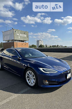 Лифтбек Tesla Model S 2017 в Киеве