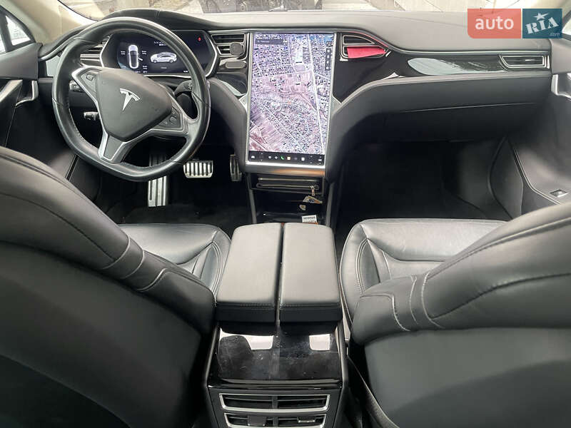 Лифтбек Tesla Model S 2015 в Луцке