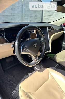 Лифтбек Tesla Model S 2016 в 