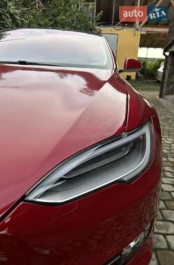 Лифтбек Tesla Model S 2019 в Ужгороде