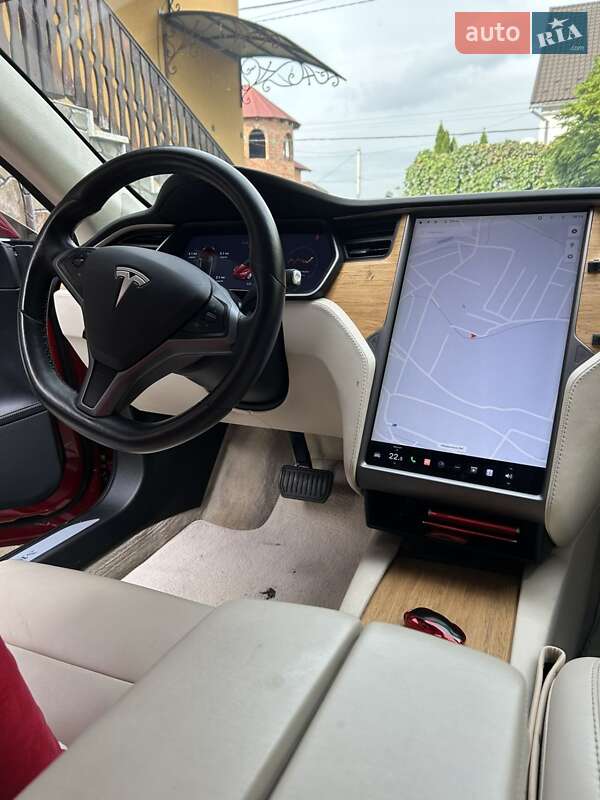 Лифтбек Tesla Model S 2019 в Ужгороде