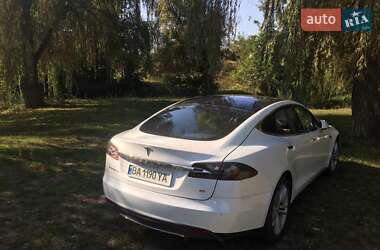 Лифтбек Tesla Model S 2014 в Саврани