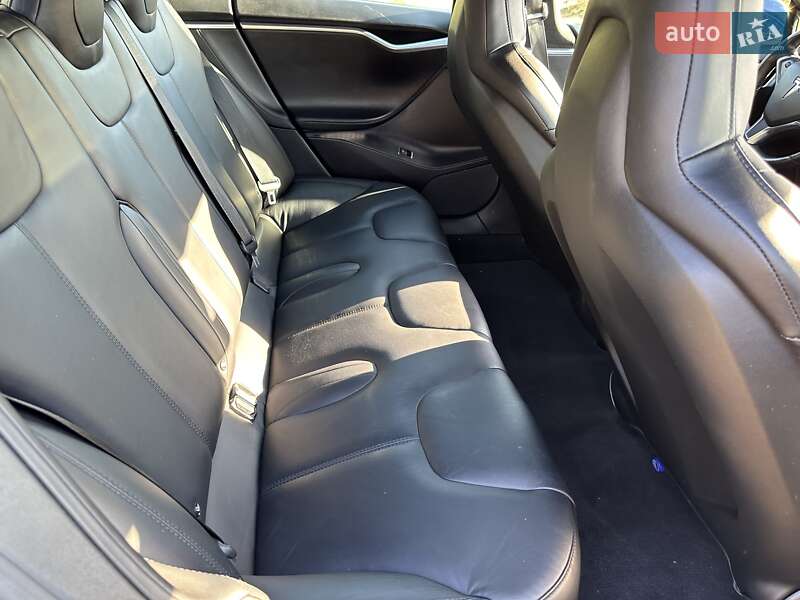 Лифтбек Tesla Model S 2016 в Киеве