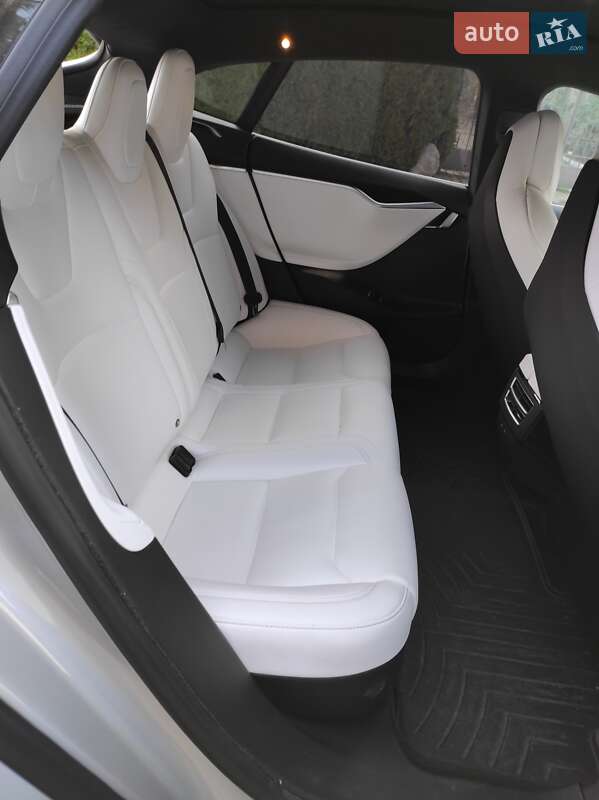 Ліфтбек Tesla Model S 2018 в Києві