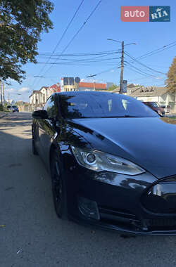 Лифтбек Tesla Model S 2015 в Черновцах