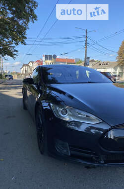 Ліфтбек Tesla Model S 2015 в Чернівцях