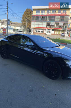 Лифтбек Tesla Model S 2015 в Черновцах