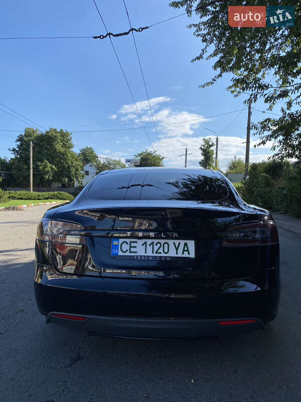 Ліфтбек Tesla Model S 2015 в Чернівцях