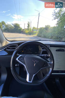 Лифтбек Tesla Model S 2015 в Черновцах