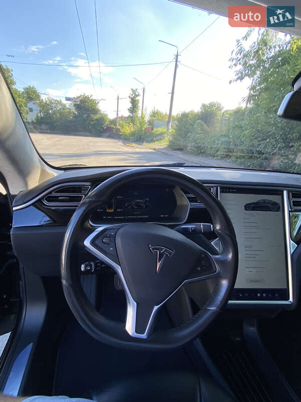 Ліфтбек Tesla Model S 2015 в Чернівцях