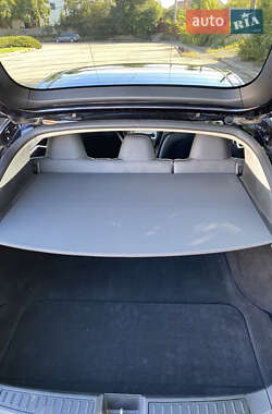 Лифтбек Tesla Model S 2015 в Черновцах