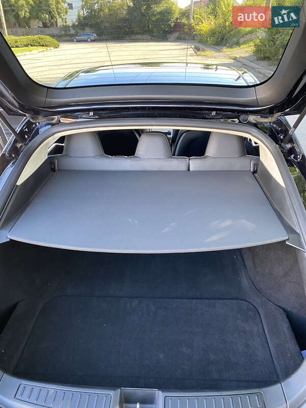 Ліфтбек Tesla Model S 2015 в Чернівцях