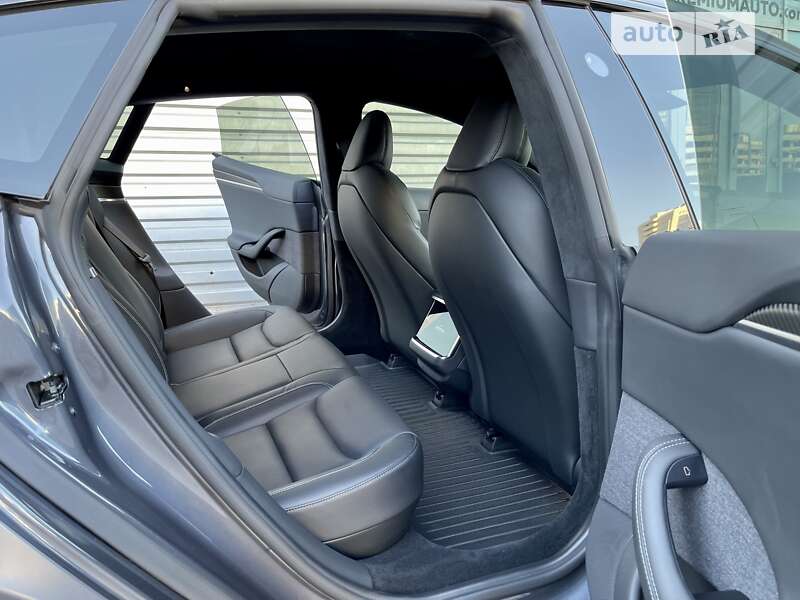 Лифтбек Tesla Model S 2022 в Киеве