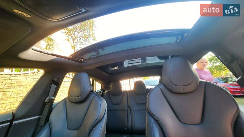 Ліфтбек Tesla Model S 2018 в Дніпрі