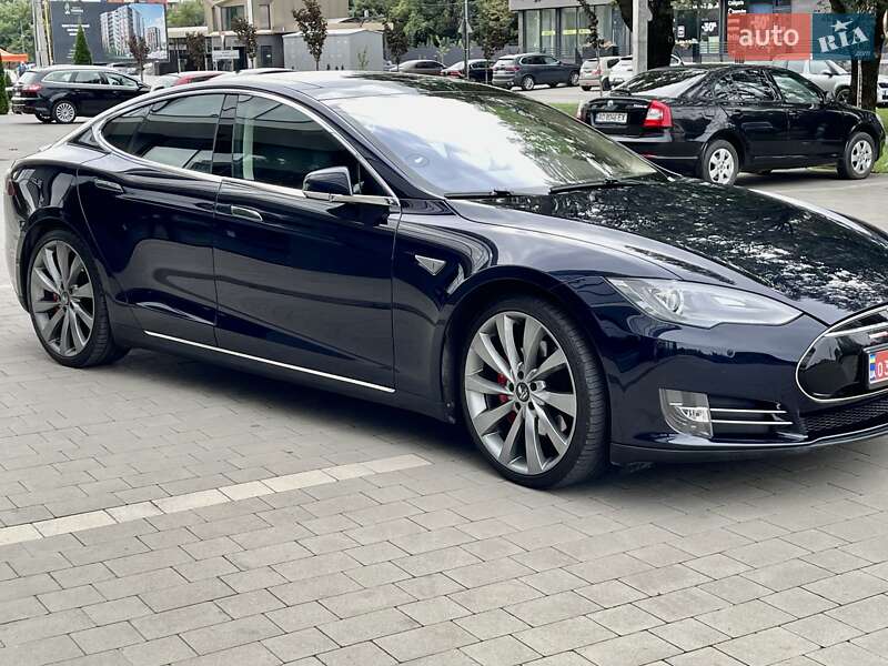 Лифтбек Tesla Model S 2014 в Ужгороде