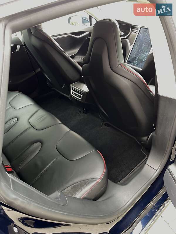 Ліфтбек Tesla Model S 2014 в Ужгороді