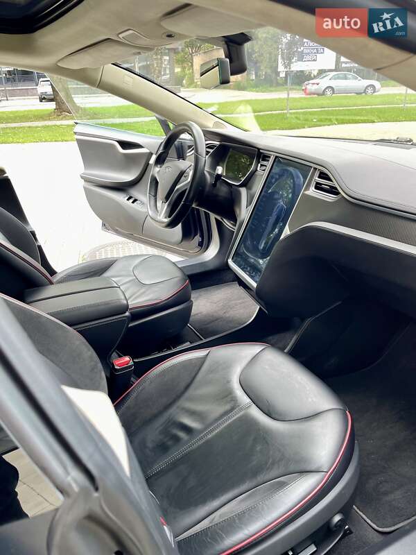 Ліфтбек Tesla Model S 2014 в Ужгороді