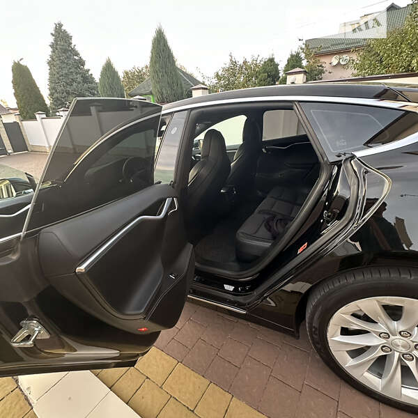 Ліфтбек Tesla Model S 2018 в Львові