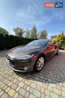 Лифтбек Tesla Model S 2014 в 