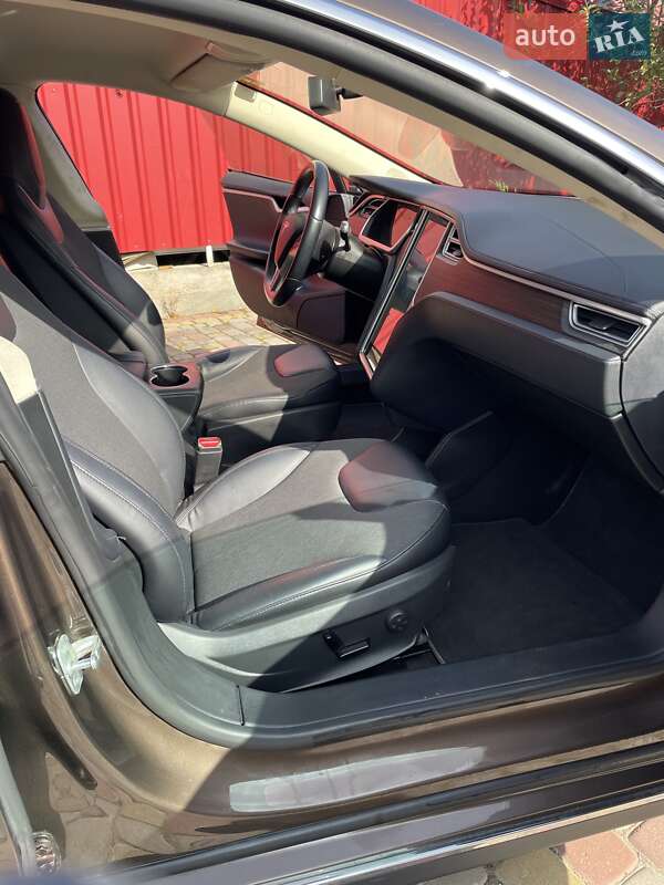 Лифтбек Tesla Model S 2014 в Жидачове