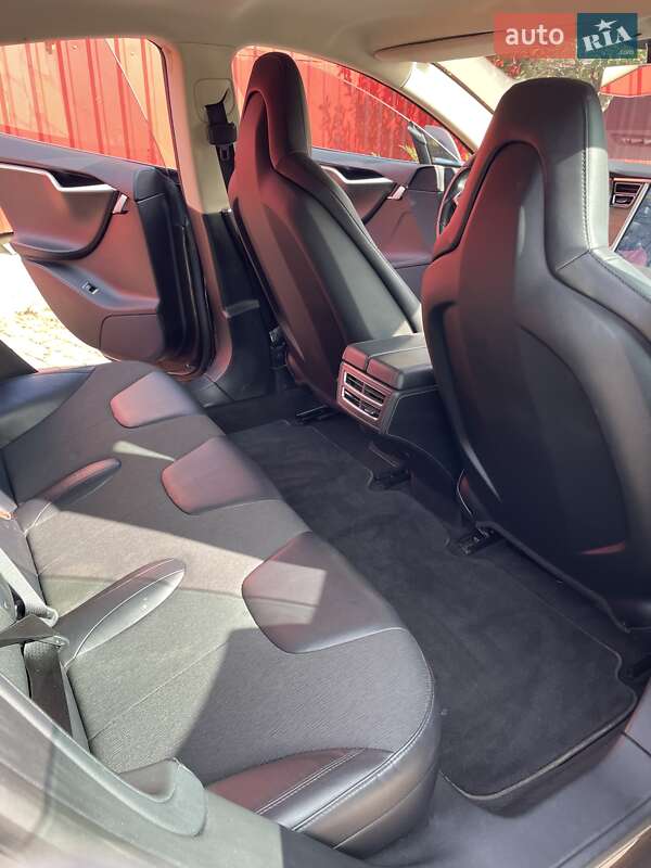 Лифтбек Tesla Model S 2014 в Жидачове