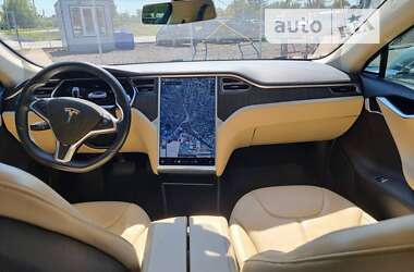 Лифтбек Tesla Model S 2013 в Нововолынске