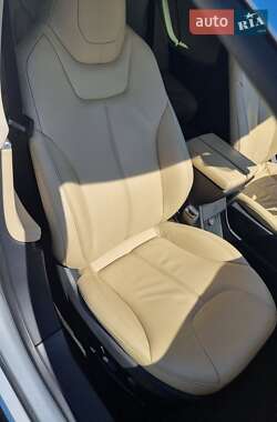 Ліфтбек Tesla Model S 2013 в Нововолинську