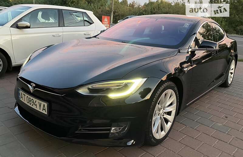 Ліфтбек Tesla Model S 2017 в Вінниці