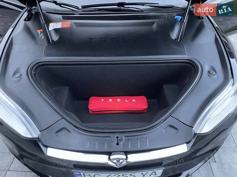 Лифтбек Tesla Model S 2018 в Львове
