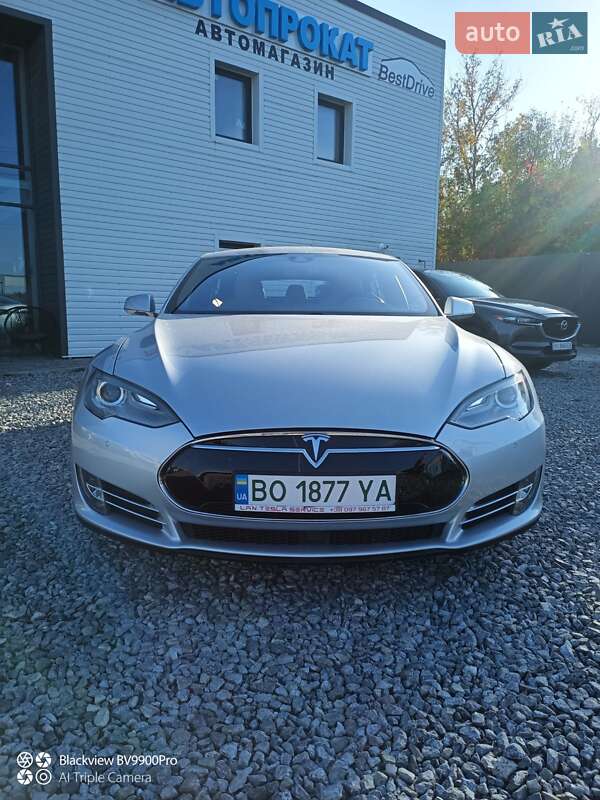 Лифтбек Tesla Model S 2015 в Тернополе