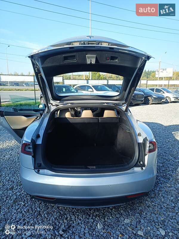 Лифтбек Tesla Model S 2015 в Тернополе