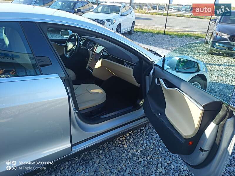 Лифтбек Tesla Model S 2015 в Тернополе