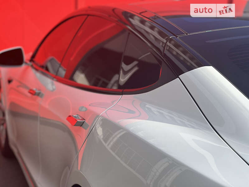 Лифтбек Tesla Model S 2018 в Киеве