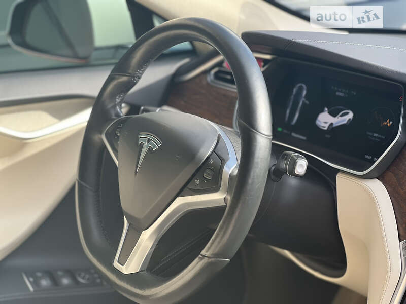Лифтбек Tesla Model S 2018 в Киеве