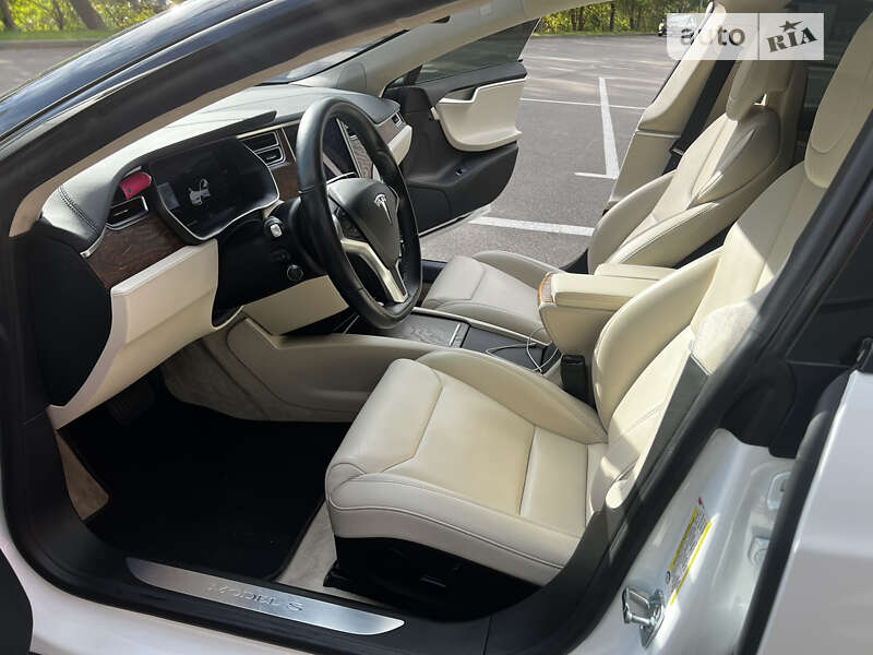 Лифтбек Tesla Model S 2018 в Киеве