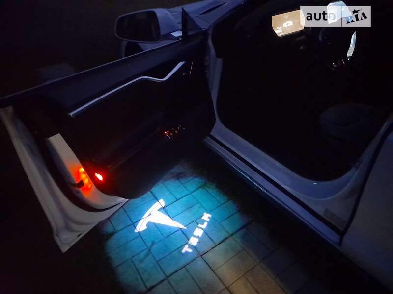 Лифтбек Tesla Model S 2013 в Киеве