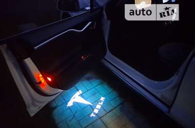 Лифтбек Tesla Model S 2013 в 