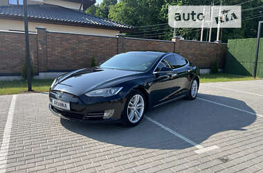 Лифтбек Tesla Model S 2015 в Виннице