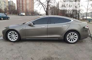 Лифтбек Tesla Model S 2015 в Киеве