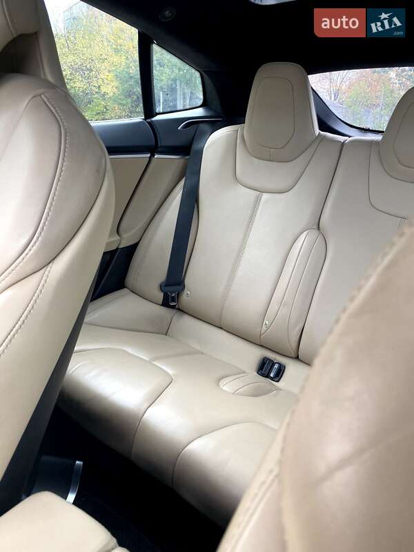 Ліфтбек Tesla Model S 2017 в Одесі