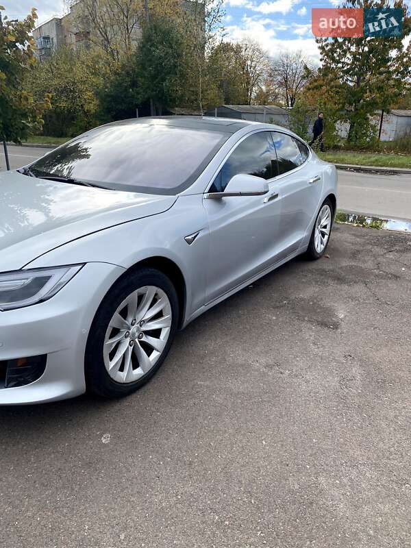 Ліфтбек Tesla Model S 2017 в Одесі