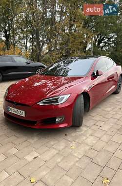 Ліфтбек Tesla Model S 2016 в Тернополі