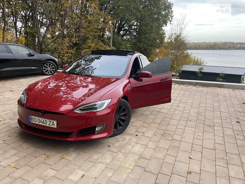 Лифтбек Tesla Model S 2016 в Тернополе