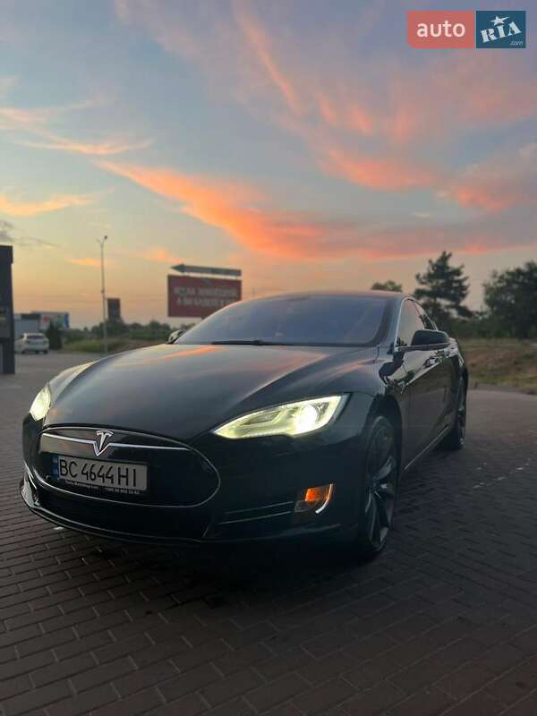 Лифтбек Tesla Model S 2014 в 