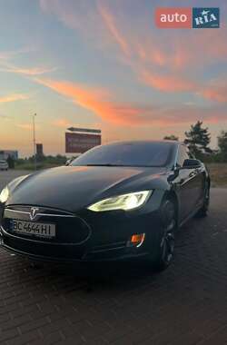 Лифтбек Tesla Model S 2014 в 