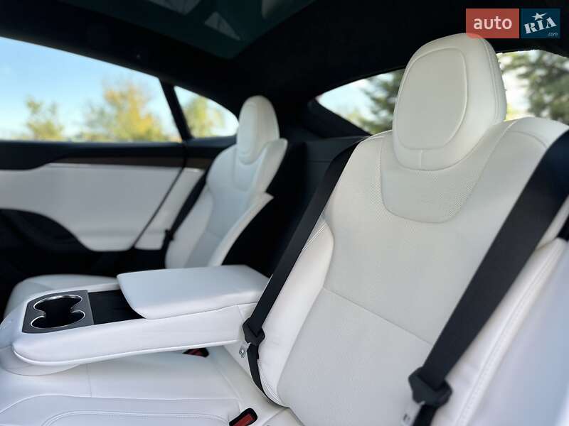 Лифтбек Tesla Model S 2021 в Одессе
