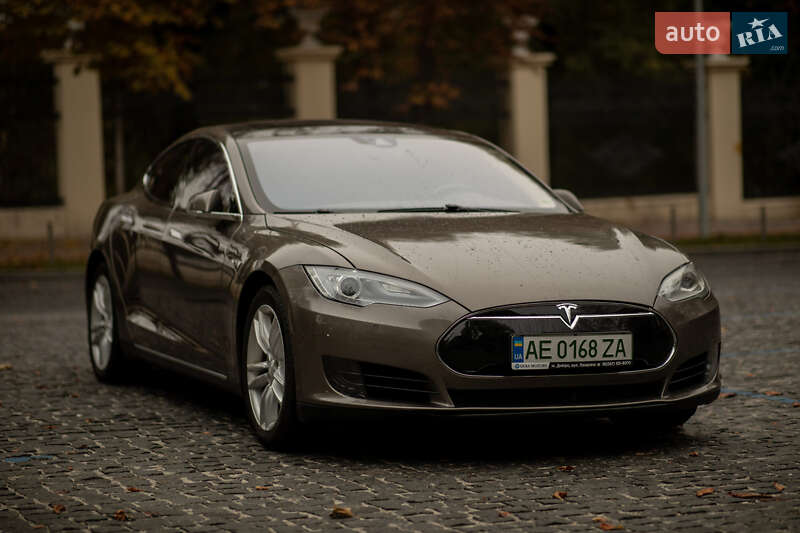 Tesla Model S 2016