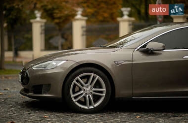 Лифтбек Tesla Model S 2016 в Днепре